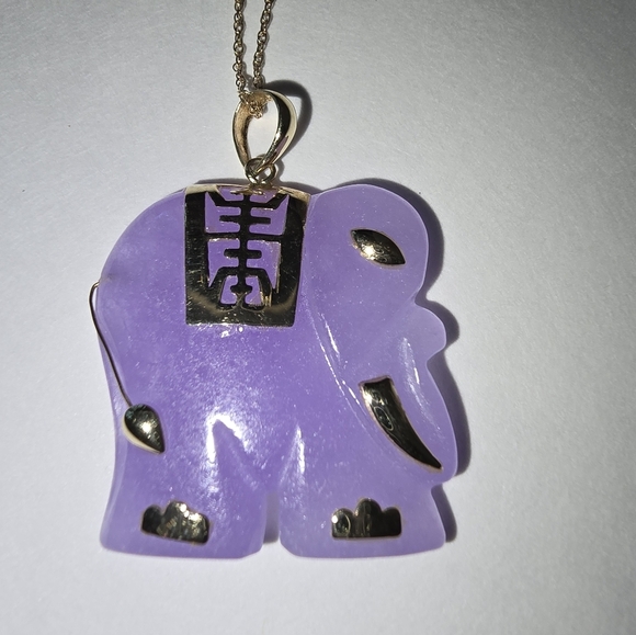 Purple Jade Elephant Necklace 10kt gold - Picture 15 of 16